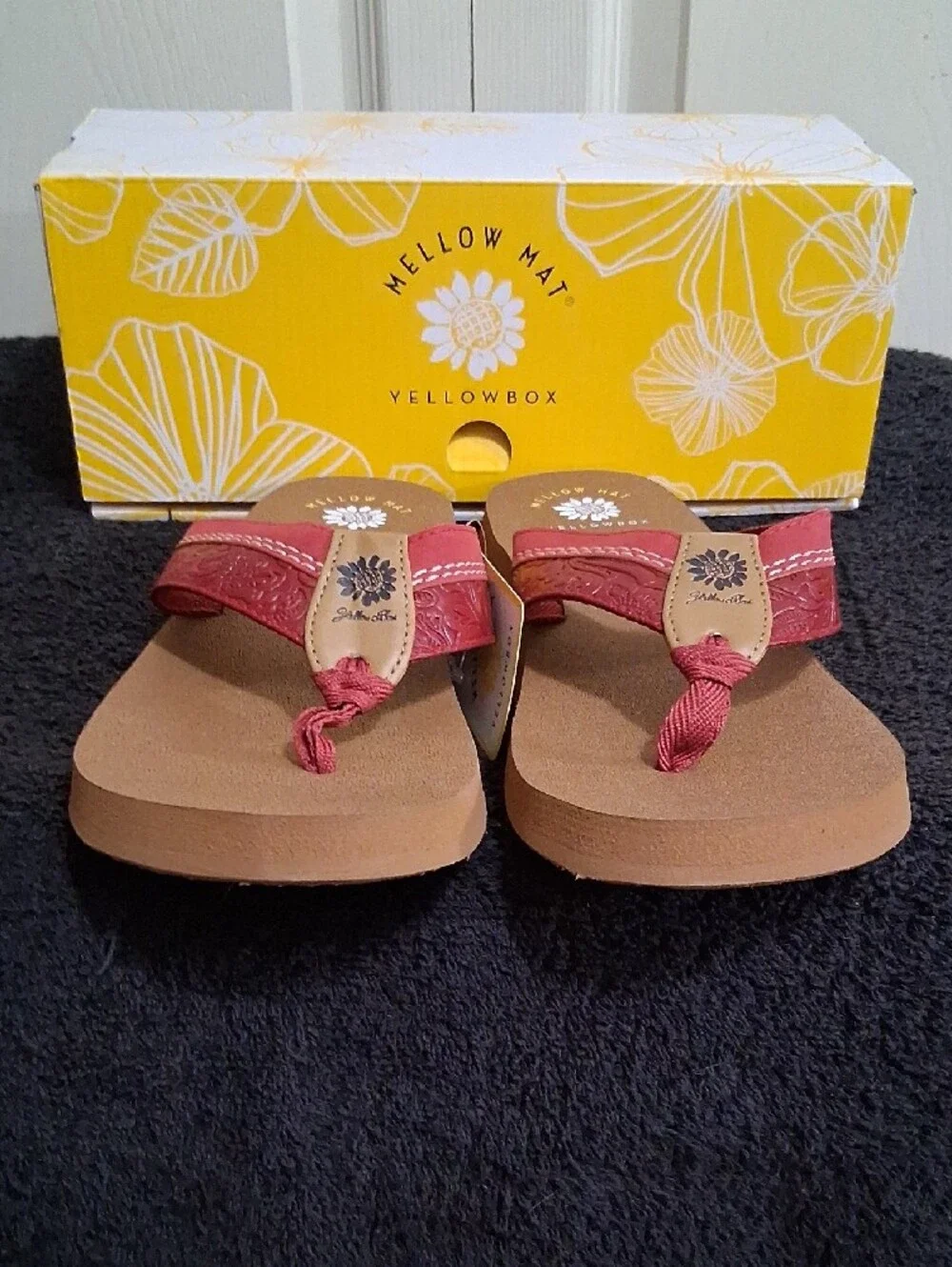 Yellow Box Mellow Mat "Nolina" Red Flip Flop Sandals - Tooled Straps - 9½ - Picture 3 of 9